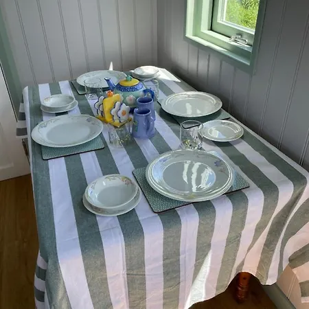 Market Street Shepherd's Hut Leitrim * Dromahair